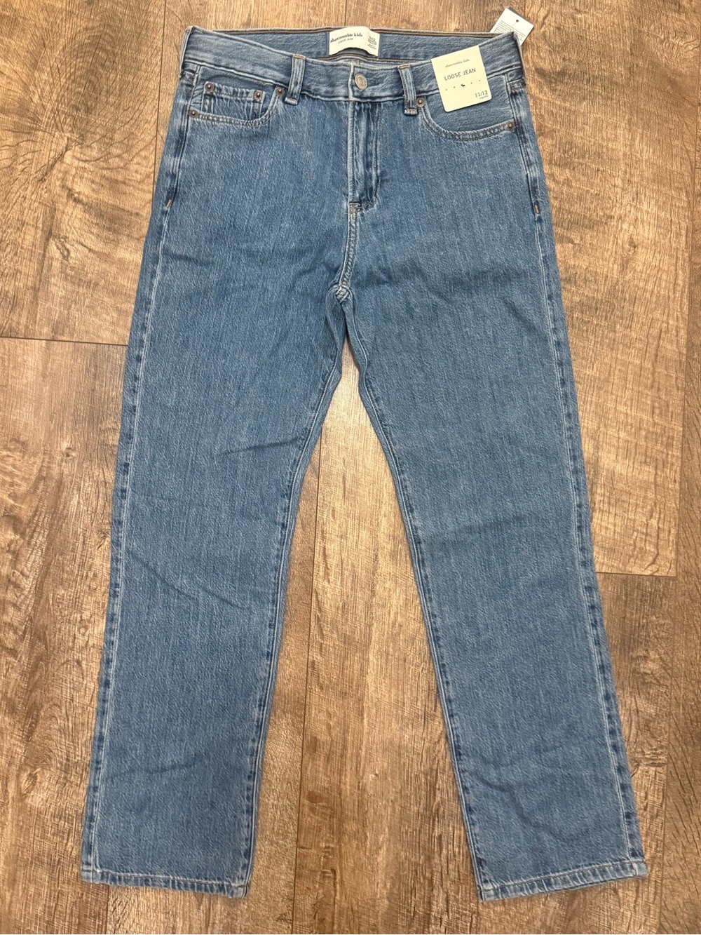 NWT Abercrombie and Fitch Loose Fit Jeans Girls Size 11/12